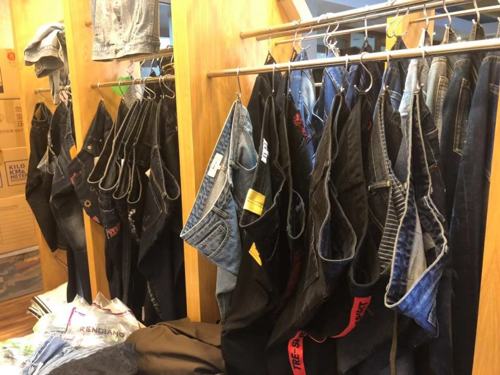 Thirteen Hong New China Plaza clothing wholesale market, JEANS WHOLESALE