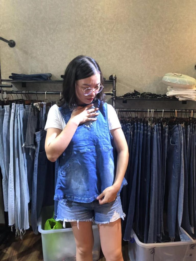 Thirteen Hong New China Plaza clothing wholesale market, JEANS WHOLESALE