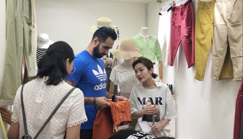 Thirteen Hong clothing wholesale market 