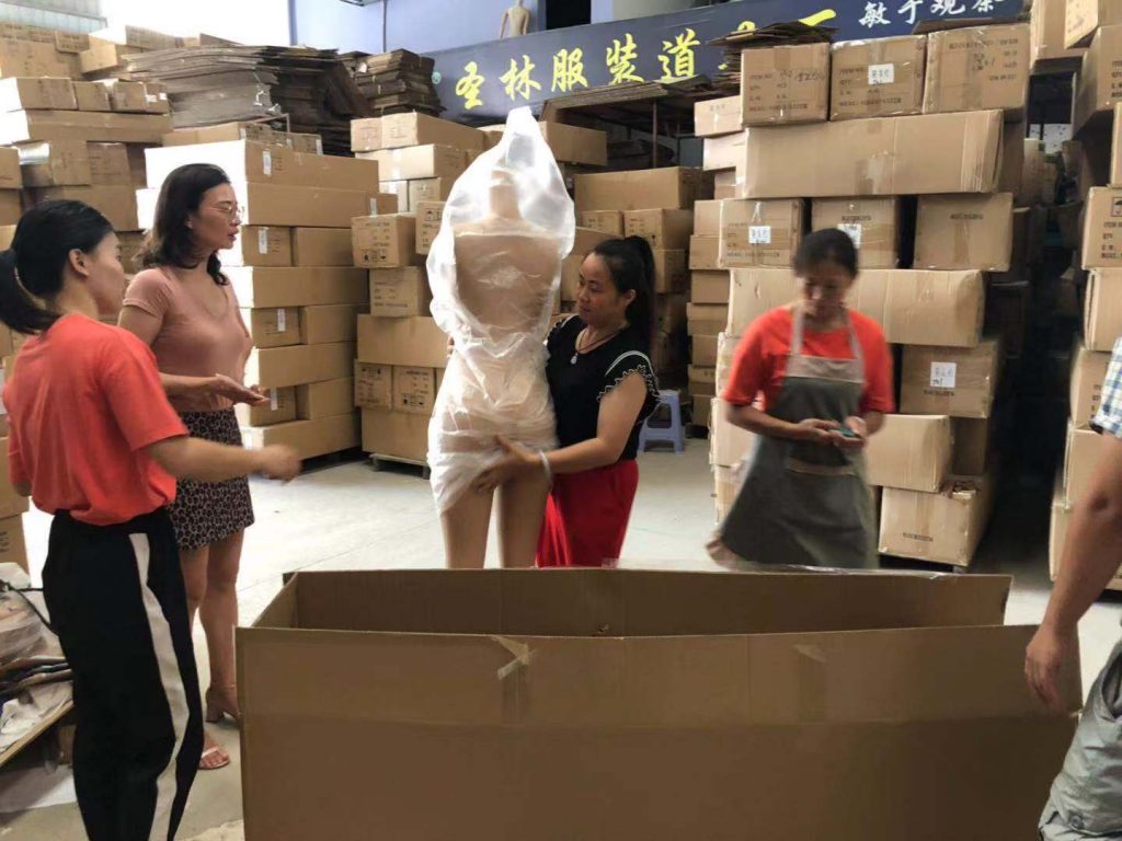 Mannequin wholesale market clothes dummy wholesaler in China how to pack the PLUS size women mannequin large size women mannequin.